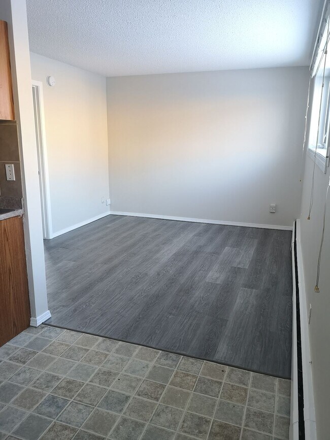 Photo - 10730 84 Av NW Unit Sherwood Glen