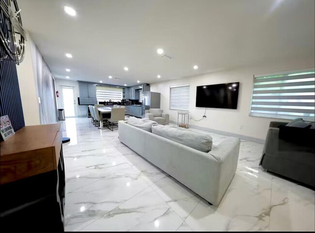 Photo - 1228 NE 89th St Unidad ID1255492P