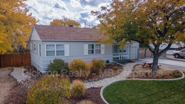 Building Photo - 1060 Whitaker Dr Unit #B