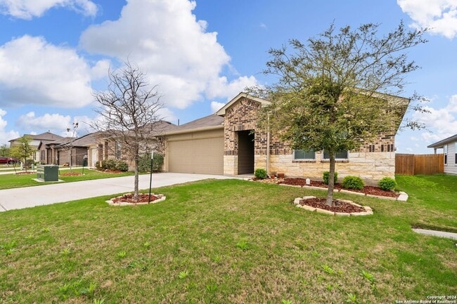 1080 Amble Oak