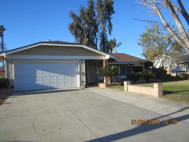 Building Photo - Immaculate 3 Bedroom With New Paint and Upgrades Throughout!