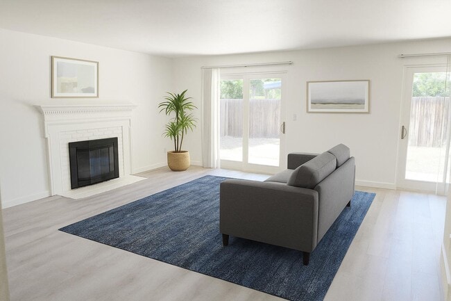 Building Photo - 425 Manhattan Dr Rental