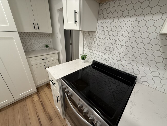 Photo - 717 Asbury Ave Unidad 3rd Floor