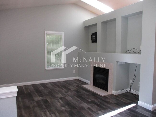 Photo - Beautiful 3 Bedroom, 1.75 Bathroom Welling...