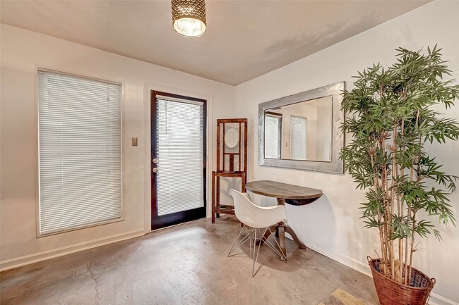 Building Photo - 6018 Berendo St Rental