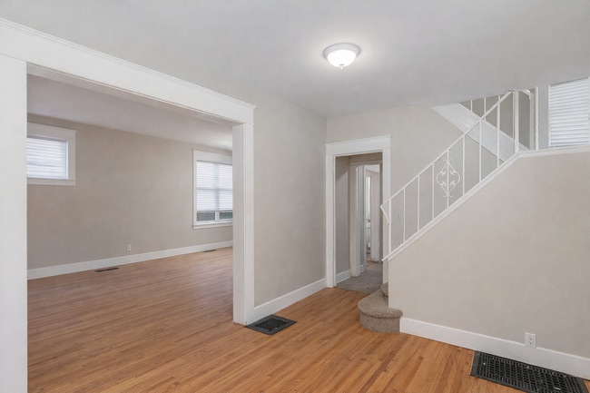 Photo - 1498 Selby Ave