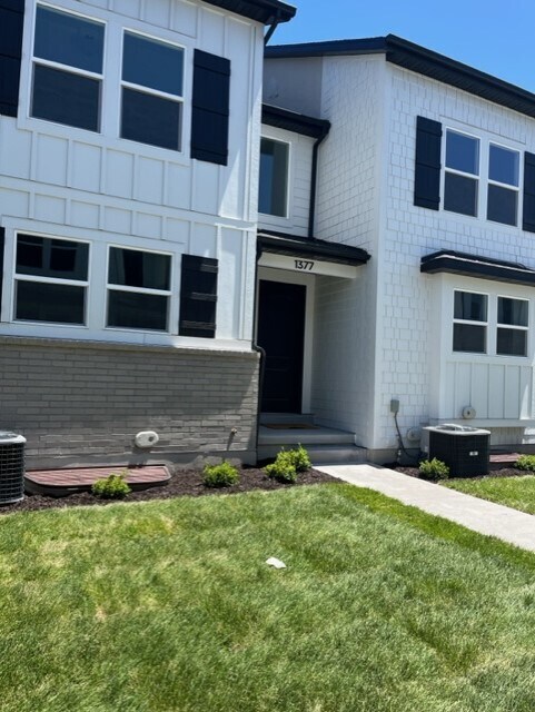 Photo - 3740 3740 W