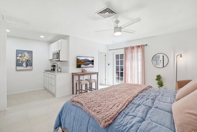 Photo - 313 E Riviera Dr