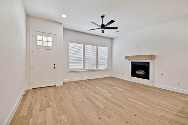 Photo - 502 W Persimmon St