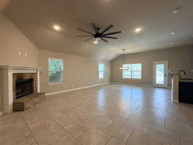821 Kendra Dr
