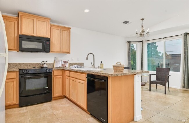 Photo - 504 Silver Ridge Dr