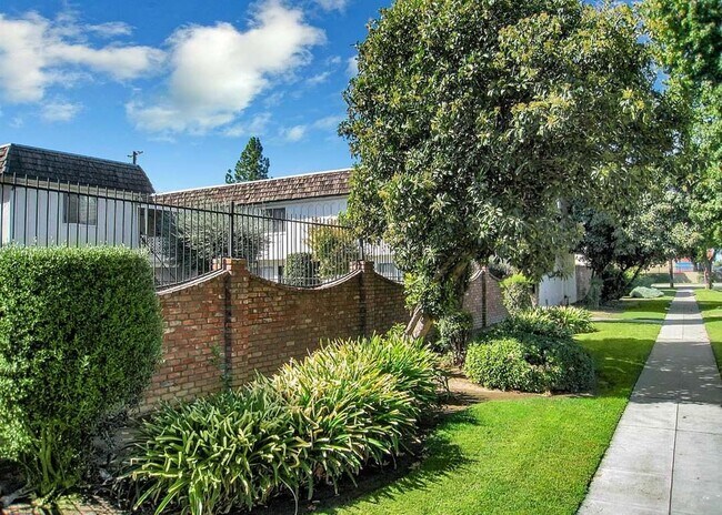 Photo - 3318 E Sierra Madre Ave