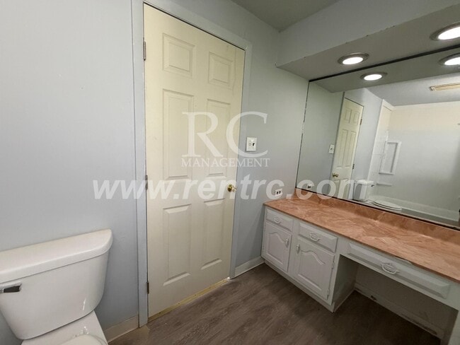 Photo - 303 12th-W