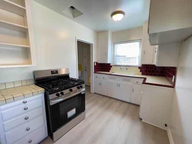 2446 N Buena Vista St Unit 2446