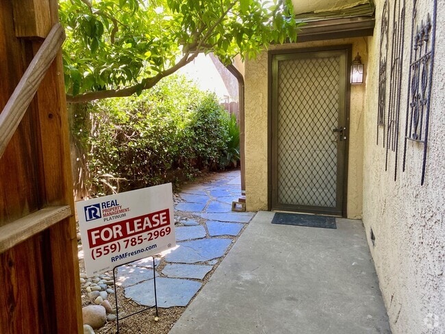 Building Photo - $1,995 Blackstone & Sierra 2 Bedroom Condo...