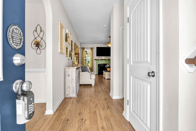 Photo - 4 bedroom 2.5 bathroom home close to beaches, shopping, and Marine Corps Bases.