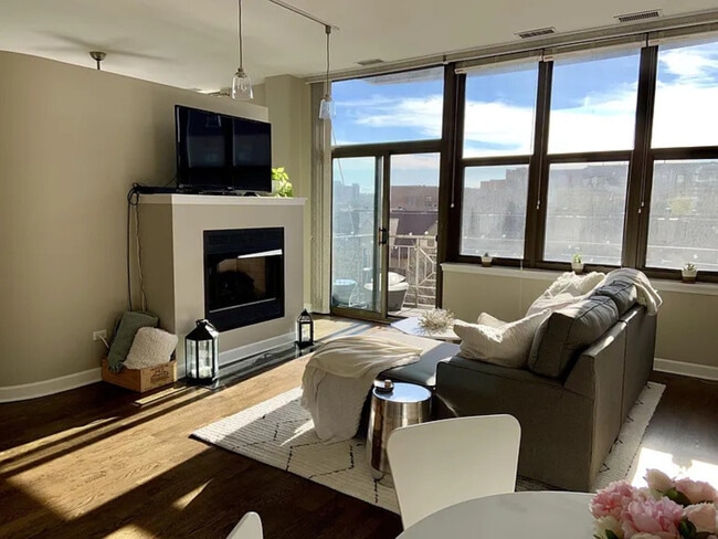 Photo - 15 S Throop St Unit 403