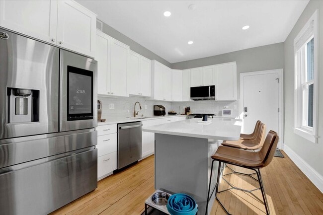 Photo - 1728 N Wood St Unidad 2R