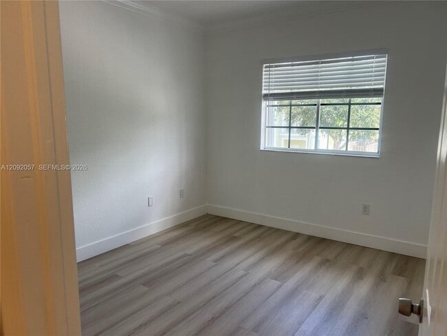 372 NE 26th Pl Unit 201