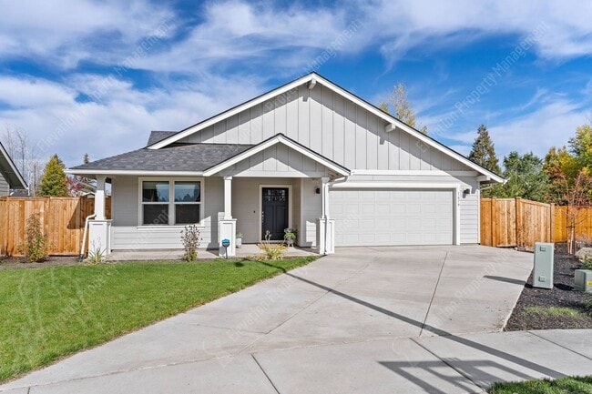 Building Photo - 3BR - 2BA Modern Living in a Quiet Cul-de-Sac Rental