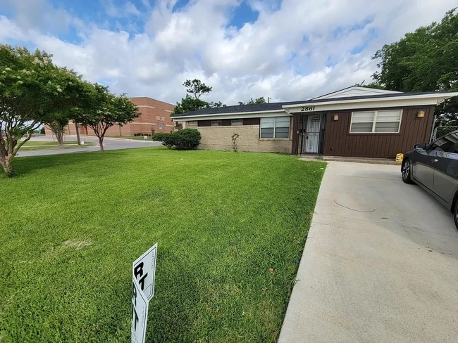 2861 Maple Dr
