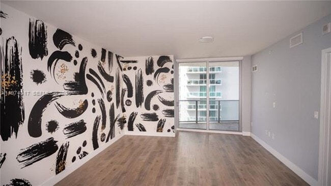 Photo - 488 NE 18th St Unidad 488 NE 18th St 2403