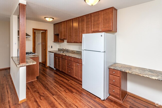 1BR, 1BA - 738SF