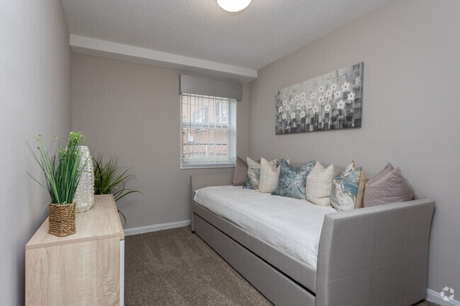 2BR, 1BA - 680SF - Second Bedroom