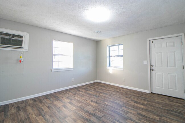 Photo - 12-412 Thompsonville Ln