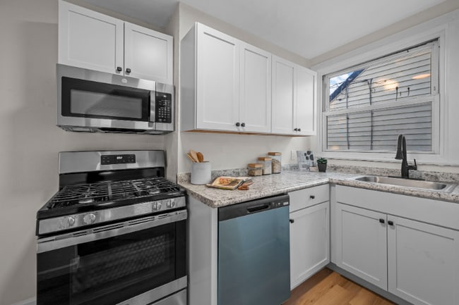 Photo - 135 E Loretta Ave