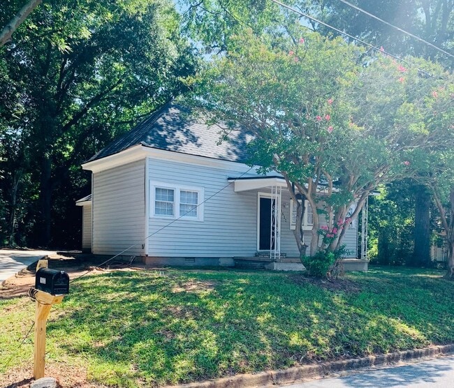Photo - 3/2 Renovated House off West Broad Street!