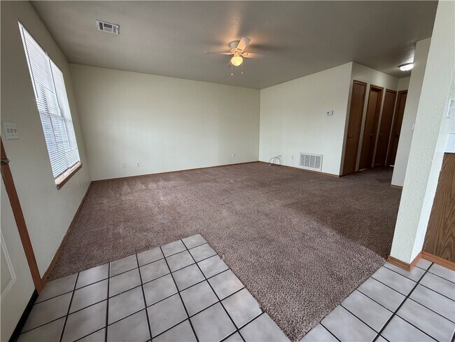 Photo - 607 N Main St