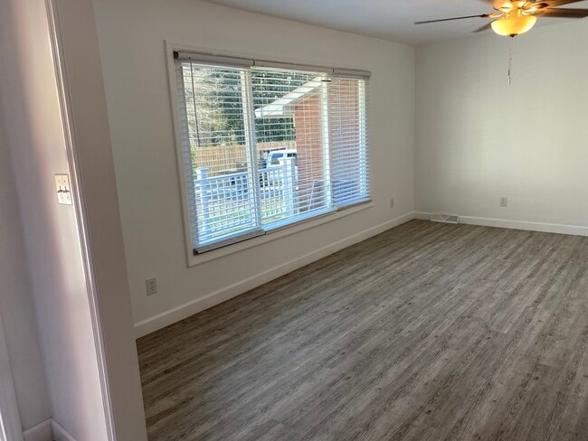 Photo - 1738 Woodleaf Ln