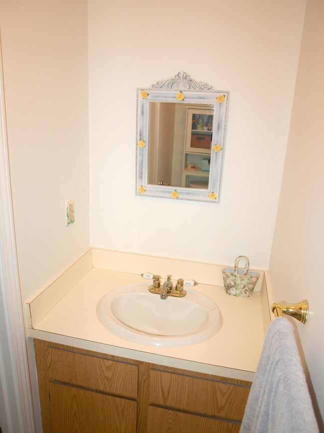 35 Kennedy Dr Townhome Townhome Rental in Chelmsford MA