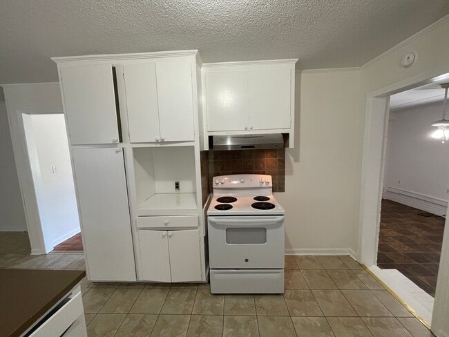 Photo - Freshly painted 3 bedroom 1.5 bath house with very large yard! Pet Friendly!