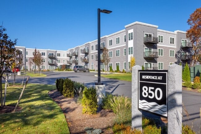 Building Photo - 850 Falmouth Rd
