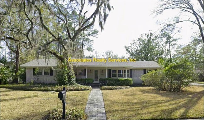 Photo - Beautiful 4bed/3bath Corner Lot in Suburban Heights