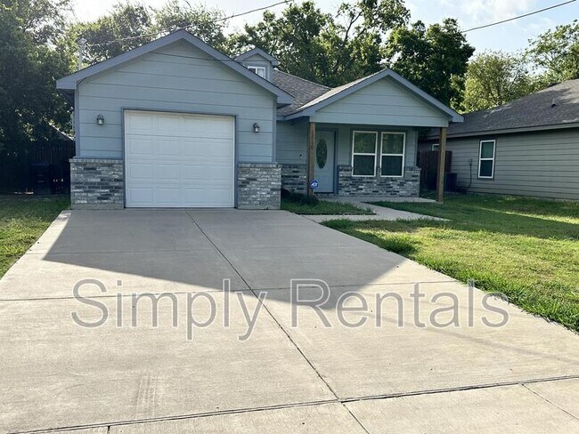 Photo - 1310 Sabine St