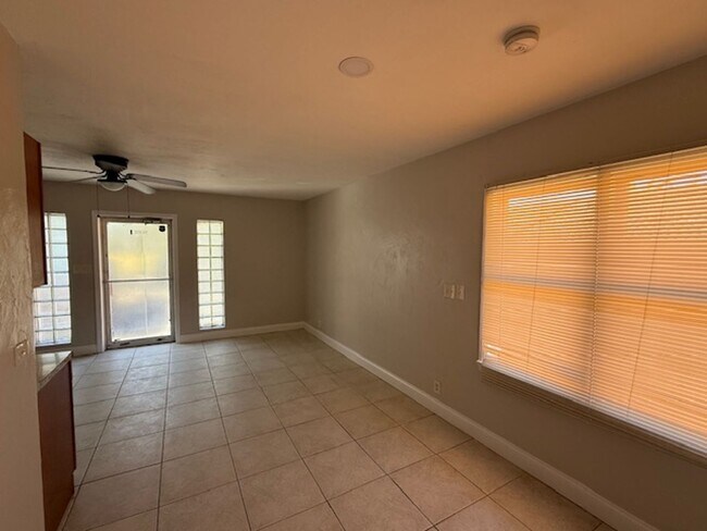 Photo - 1529 S Ridgewood Ave Unidad #1