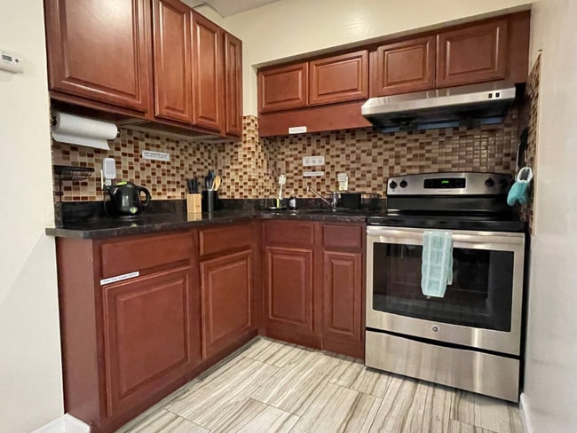 Photo - 7212 Clinton Rd