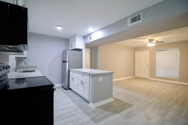 Building Photo - 5929 Queensloch Dr Unit 235 Rental