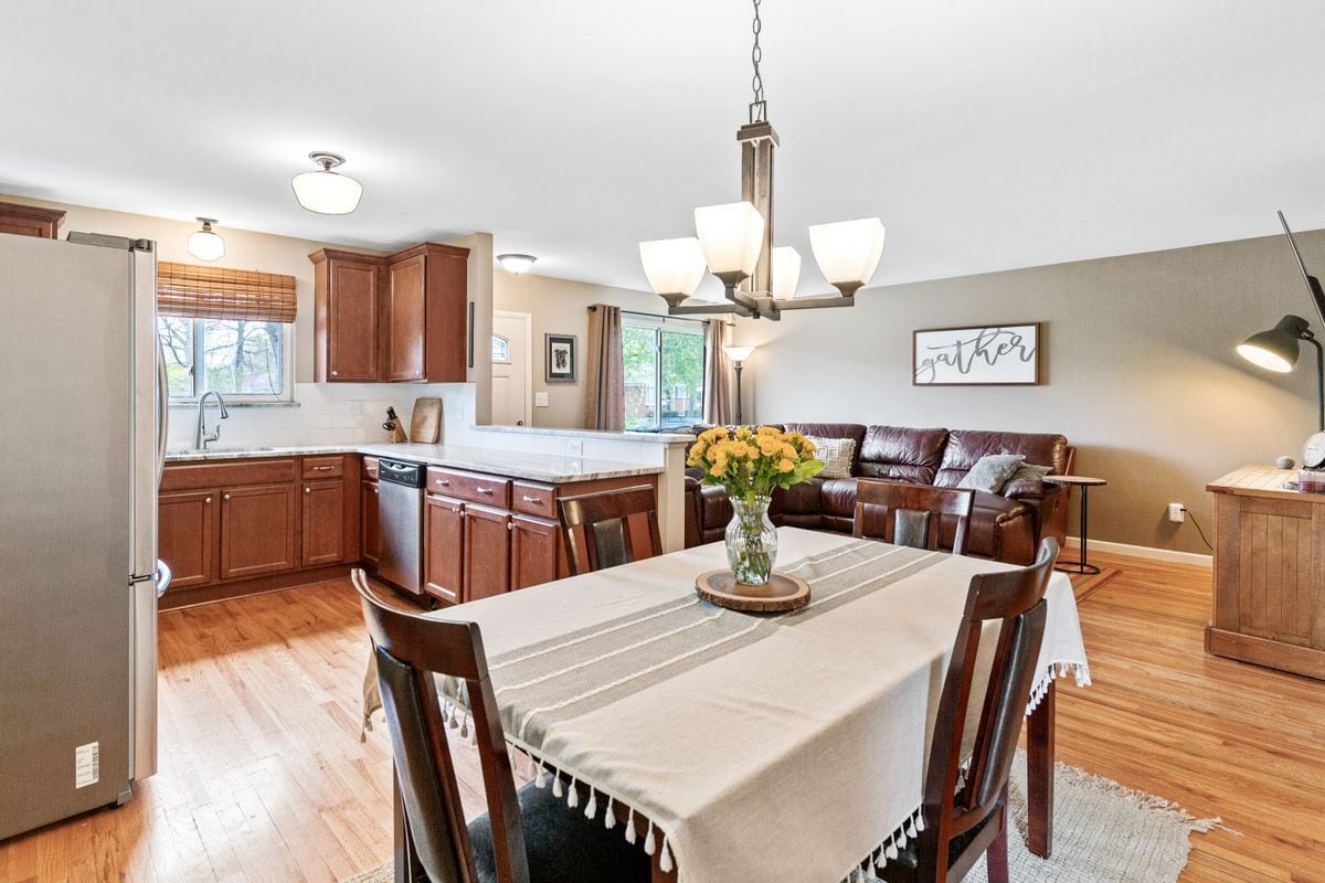 Photo - 3818 Edgeland Ave