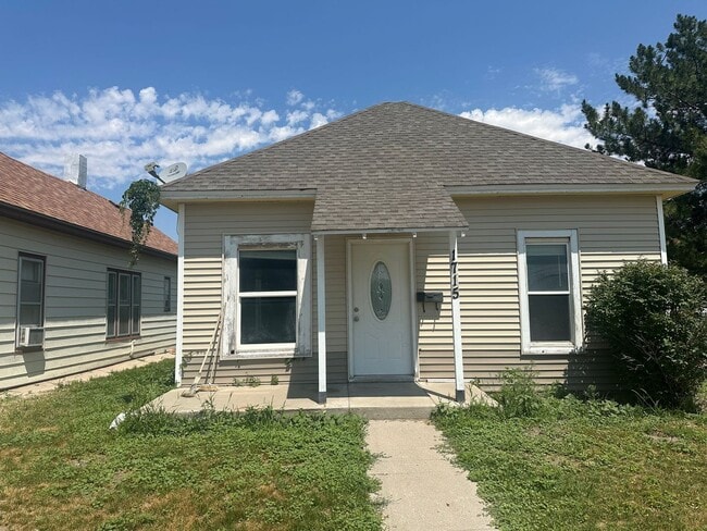 Building Photo - Two bedroom, One bathroom House located in...