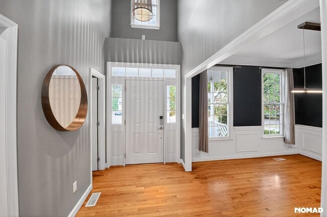 Photo - 8006 Crenshaw Ln