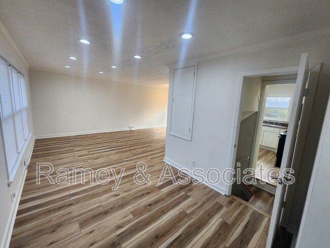 Photo - 3700 Taylorsville Rd