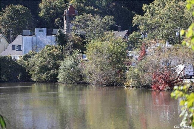 Photo - 1392 Old Northern Blvd