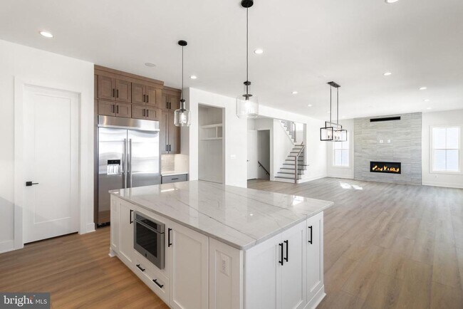 Photo - 853 N Manchester St