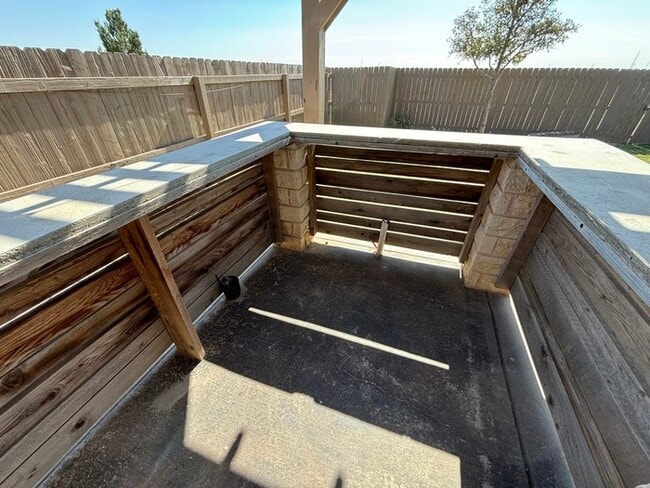 Photo - 3 bed 2 bath home with 2 car garage in Legends Park!