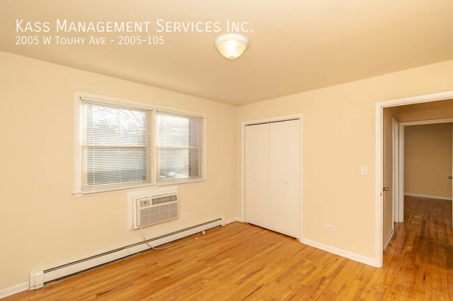 Photo - 2005 W Touhy Ave Unidad 2005-105