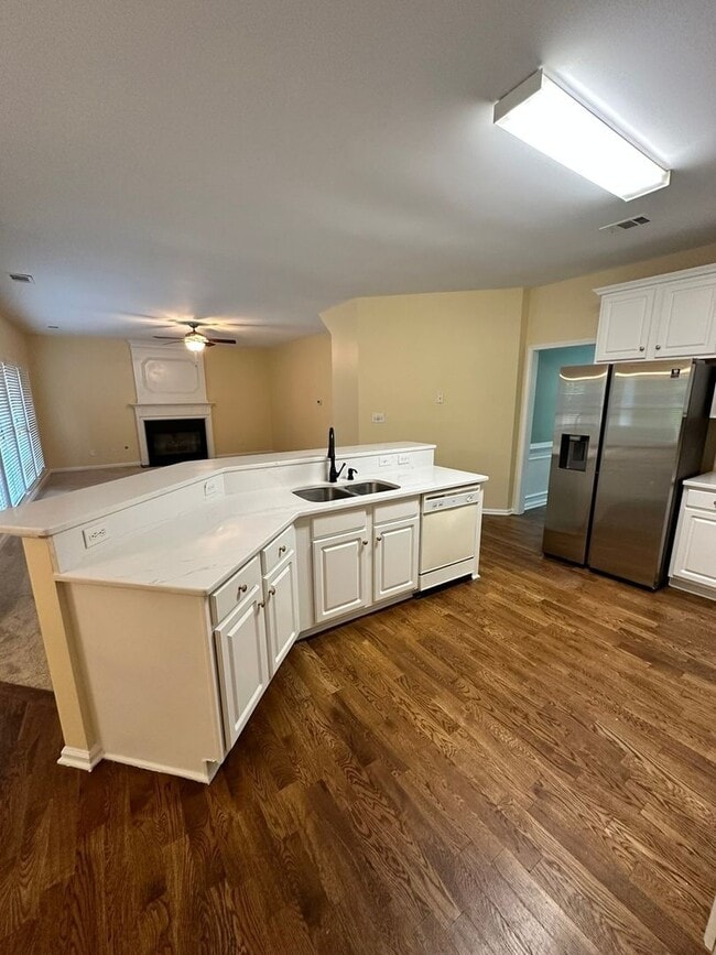 Photo - 420 White Rose Trce